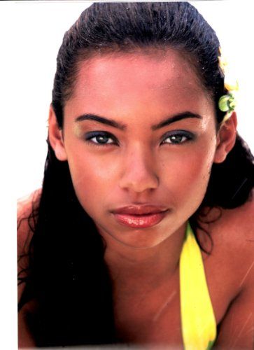 Logan Browning - Picture Colection