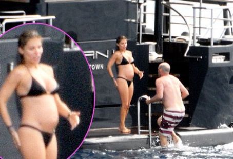 Fast Five star Pataky 35 showed off her growing baby bump in a black
