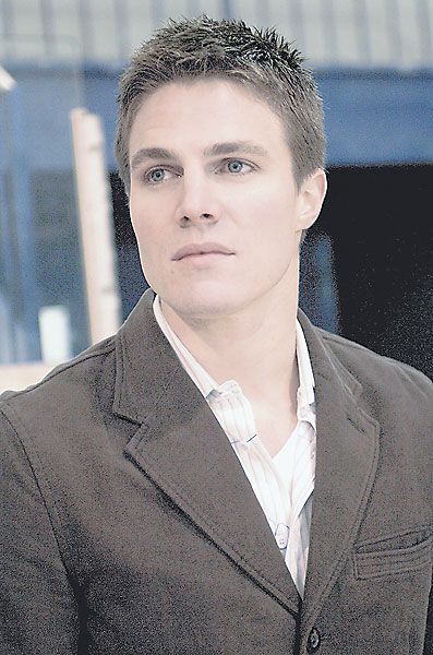 Stephen Amell - Photo Gallery