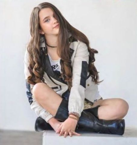 Chloe East Pics - Chloe East Photo Gallery - 2019 - Magazine Pictorials