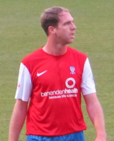 Keith Lowe (footballer)