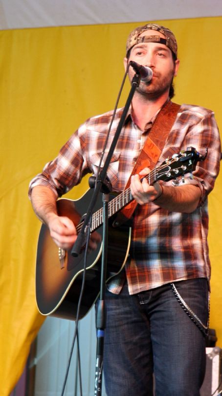 Josh Thompson (singer)