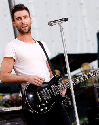 Adam Levine and the boys of Maroon 5 heat things up on Good Morning Adam Levine and the boys of Maroon 5 heat things up on Good Morning