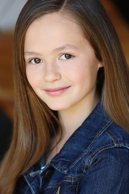 Olivia Sanabia Pics - Olivia Sanabia Photo Gallery - 2019 - Magazine