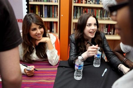 Victoria Justice and Avan Jogia The cast of Victorious stopped by the Duke