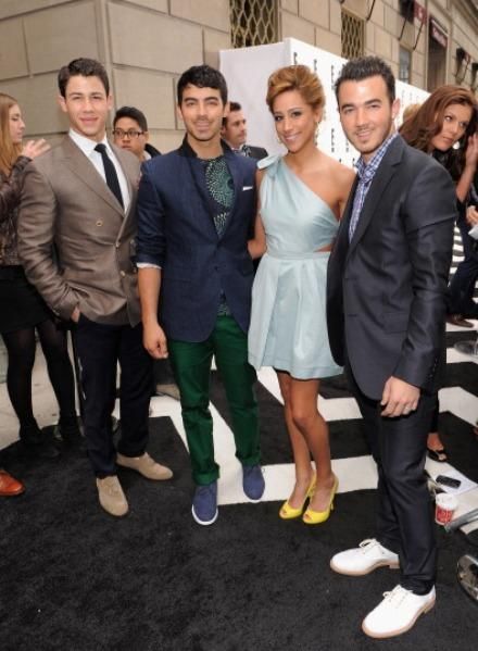 Joe Jonas - onas Brothers Family E! Upfront Pictures