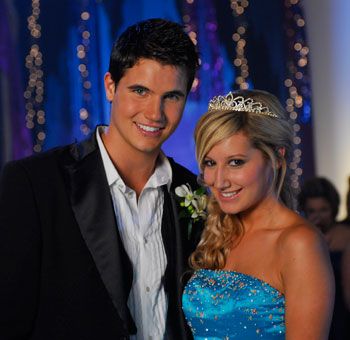 Ashley Tisdale and Robbie Amell