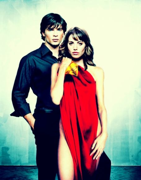 Tom Welling as Clark Kent and Erica Durance as Lois Lane in Smallville