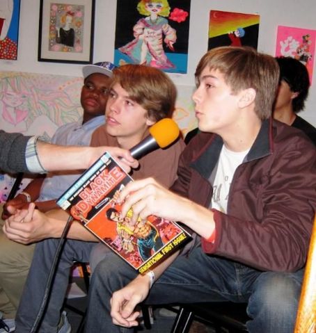 Cole Sprouse Dylan Sprouse Previous PictureNext Picture 