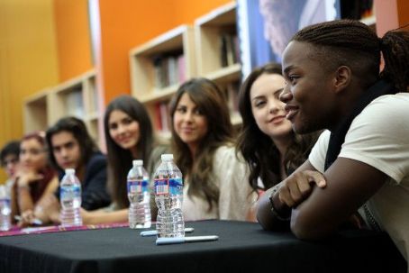 Ariana Grande The cast of Victorious stopped by the Duke Ellington School