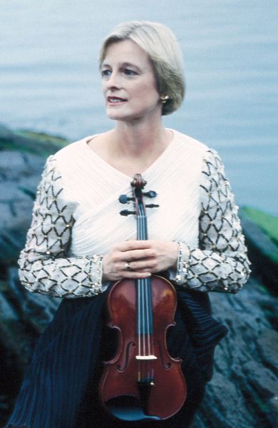 Helen Armstrong (violinist)