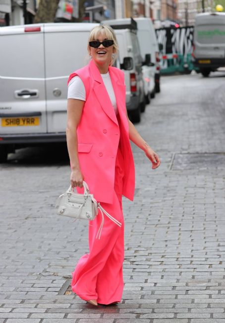 Ashley Roberts – Leaving Global Studios Heart Radio London - FamousFix