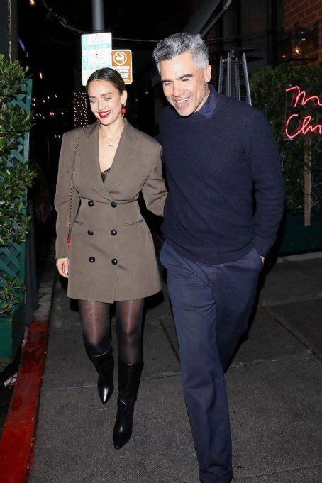 Jessica Alba – Leaves after a romantic dinner at Mr Chow in Beverlys Hills