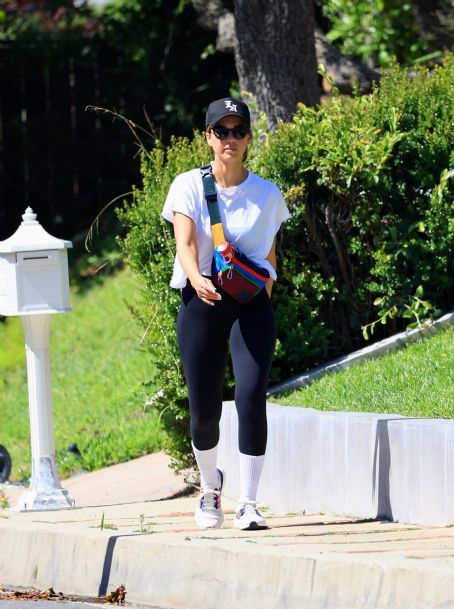 Jessica Alba – Exercising with a walk through Beverly Hills