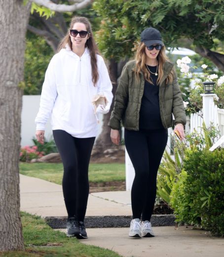 Katherine Schwarzenegger – With sister Christina in Los Angeles
