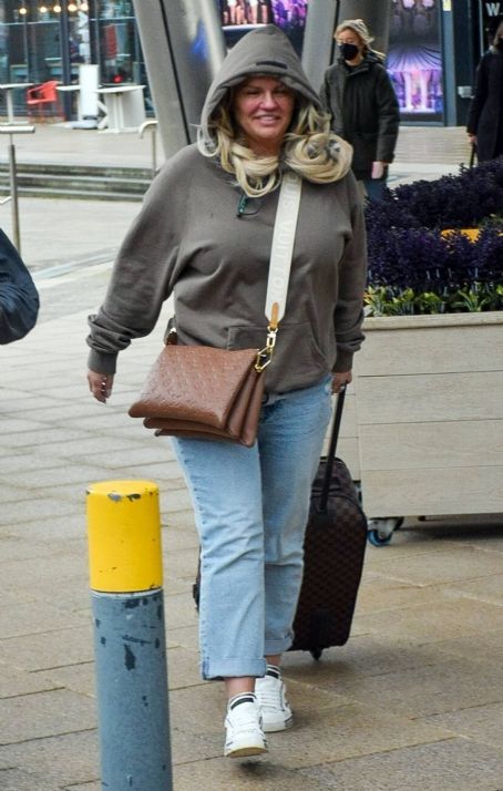 Kerry Katona – Caught up in storm Eunice while arriving at Steph’s Packed Lunch