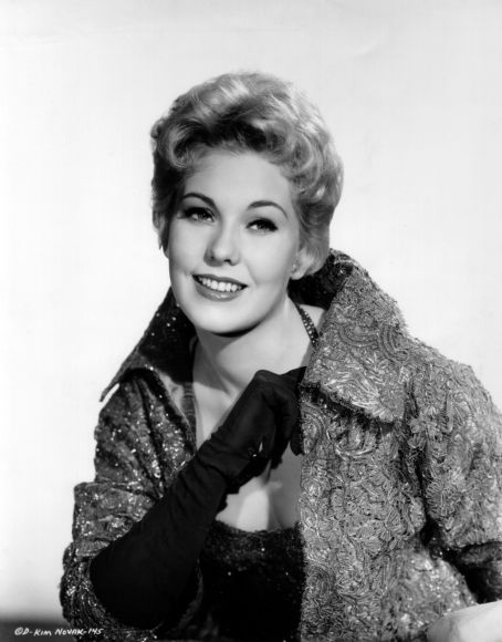 Kim Novak Pics - Kim Novak Photo Gallery - 2019 - Magazine Pictorials ...