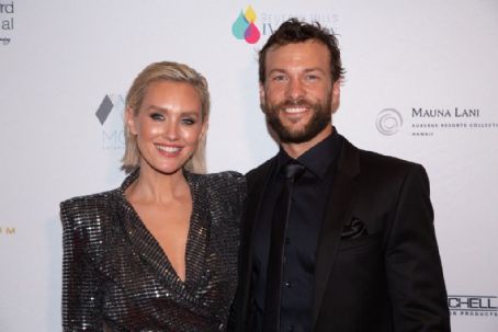 Nicky Whelan and Kyle Schmid
