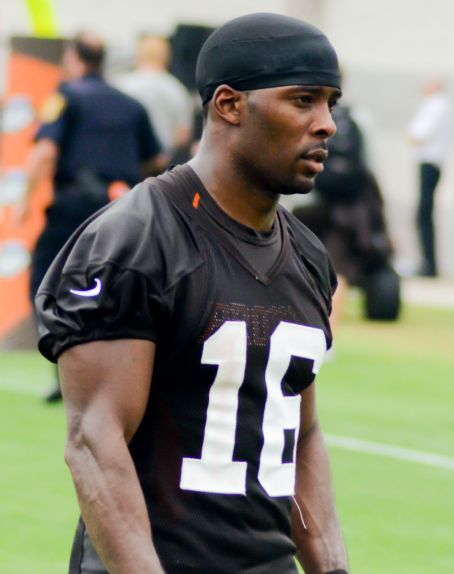 Who is Andrew Hawkins dating? Andrew Hawkins girlfriend, wife