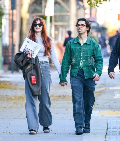 Sophie Turner – With Joe Jonas step out with a realtor in NYC