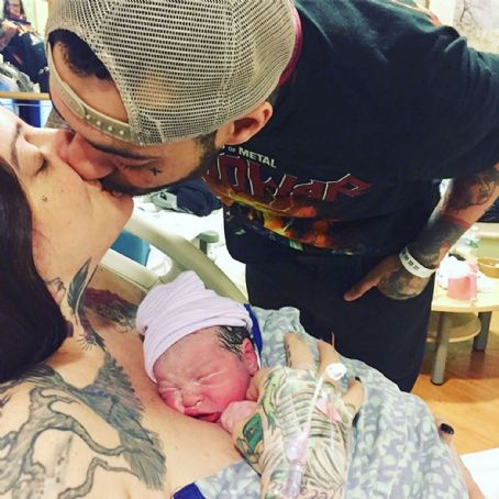 Mia Tyler and Dan Halen - Child - Axton  Joseph
