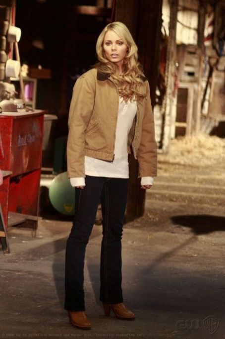 Smallville Season 7 Episode 15 Veritas Laura Vandervoort Picture