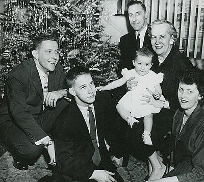 Edith Green and her family, in 1957 - FamousFix