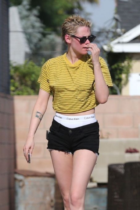 Kristen Stewart in Denim Shorts – Leaving the spa in Los - post