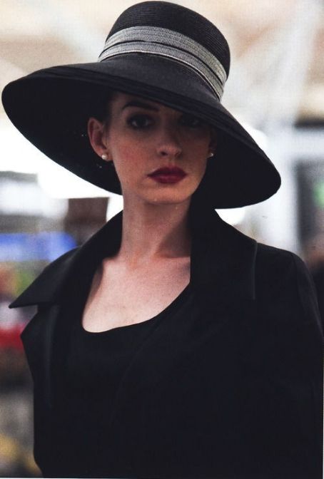 Anne Hathaway as Selina Kyle in The Dark Knight Rises (2012) | Anne ...