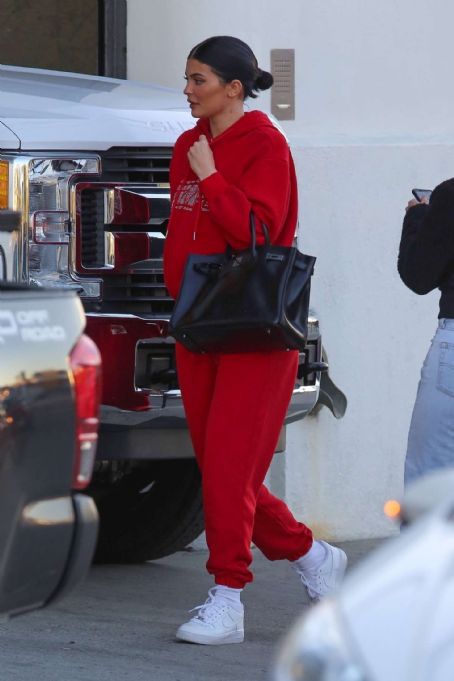 Kylie Jenner – Arriving at Milk Studio in Los Angeles