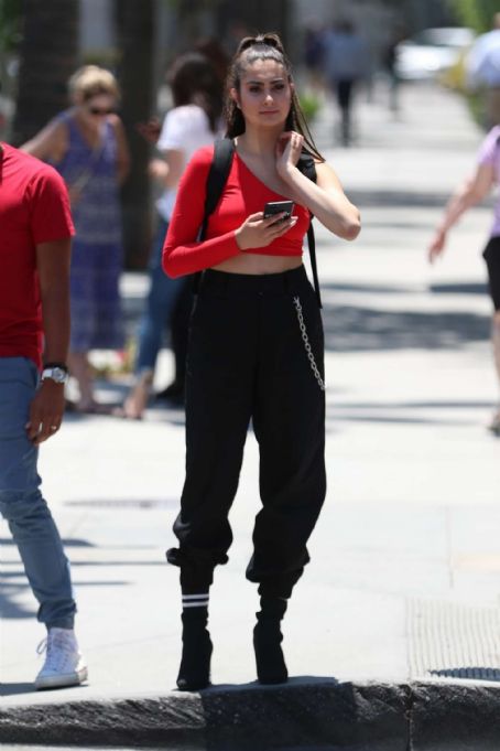 Nicolette Gray - Shopping on Rodeo Drive in Beverly Hills, June