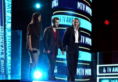 Eduardo Franco, Joseph Quinn and Jamie Campbell Power - The 2022 MTV Movie & TV Awards
