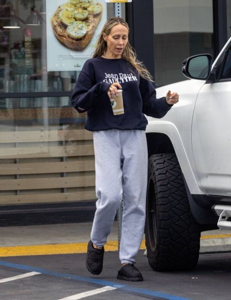 Tish Cyrus – Stops by Jamba Juice for an early morning juice fix in Toluca Lake