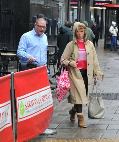 Kate Garraway – Leaves A Studio In London | Kate Garraway Picture ...