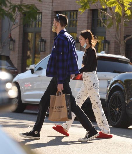 Olivia Rodrigo – Shopping candids at Erewhon market in Pacific