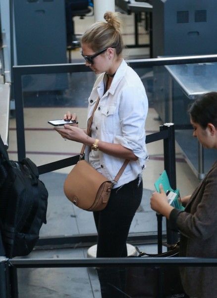 Kate Upton- July 19, 2016- Departs on a Flight at LAX | Kate Upton