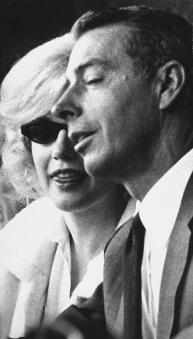 Joe DiMaggio and Marilyn Monroe - FamousFix