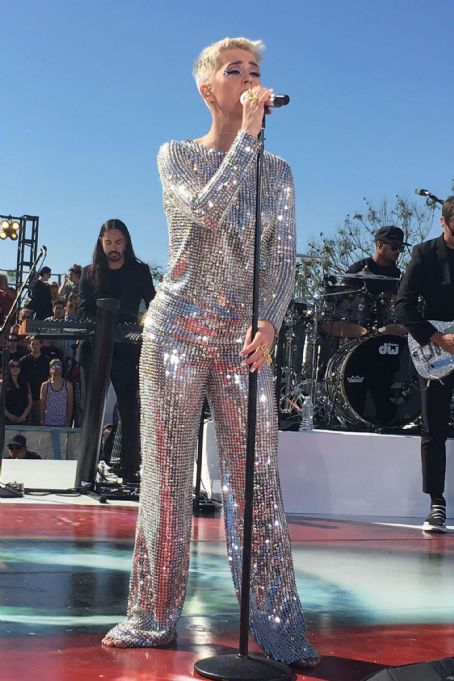 katy perry witness world wide ass