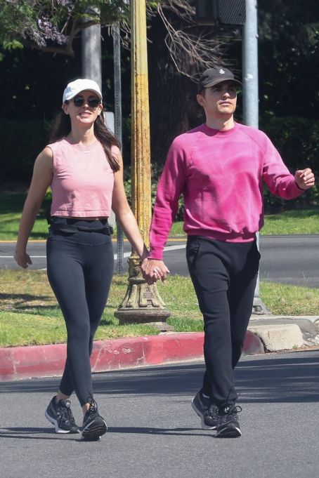 Alison Brie – With Dave Franco on a morning walk in Los Angeles