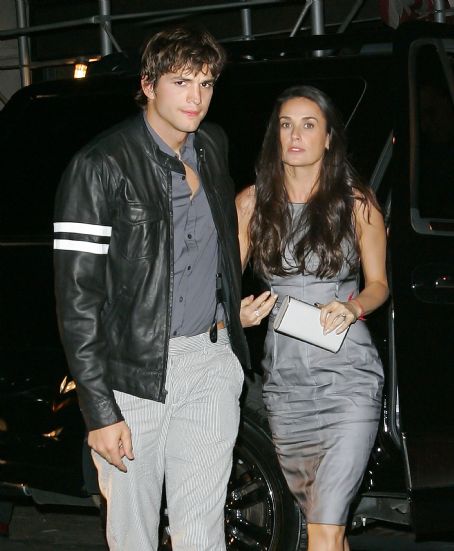 Demi Moore Afterparty For Ashton Kutchers Performance At Saturday Night Live 13042008 2232