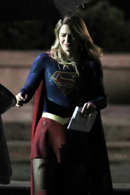 Melissa Benoist Films Scenes for “Supergirl” in Vancouver 09/21/2018