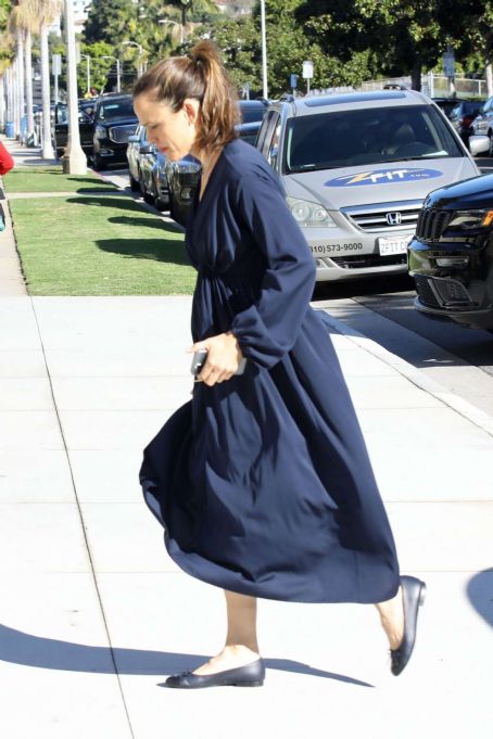 Jennifer Garner – Sunday Church Service in Pacific Palisades | Jennifer