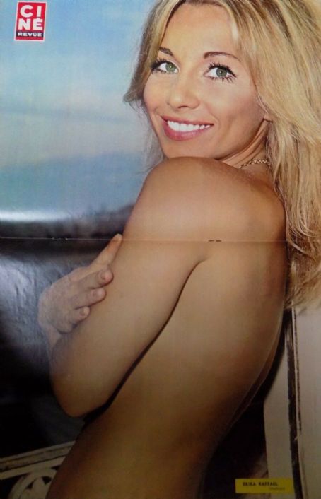 Erika Raffael - Cine Revue Magazine Pictorial [France] (24 October 1968)