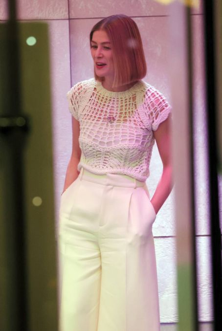 Rosamund Pike – Looks stunning on The One Show in London