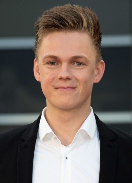 Caspar Lee