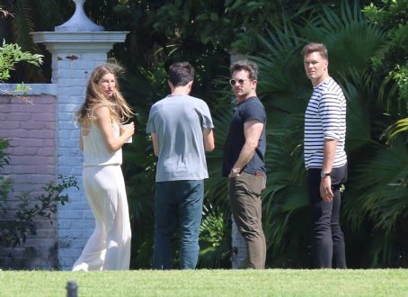 Gisele Bundchen – Seen at newly purchased $17m Miami Beach property