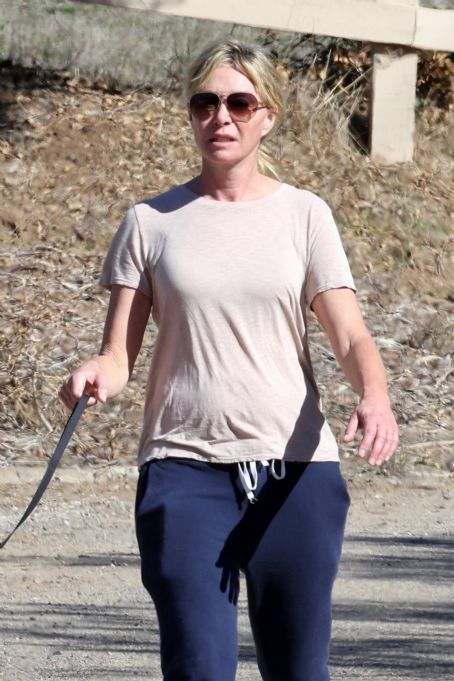 Portia De Rossi – On a morning hike around the hills of Santa Barbara