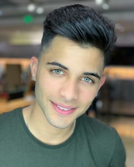 Who is Erick Brian Colón dating? Erick Brian Colón girlfriend, wife