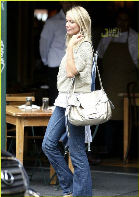 Cameron Diaz in jeans, NY candids - FamousFix