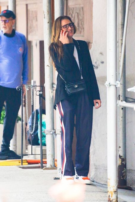 Brooke Shields – Chatting on her phone in New York - FamousFix.com post